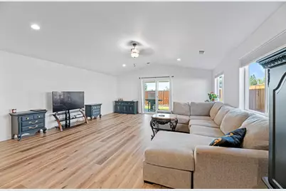 700 Nottingham Terrace, Eagle Point, OR 97524 - Photo 10