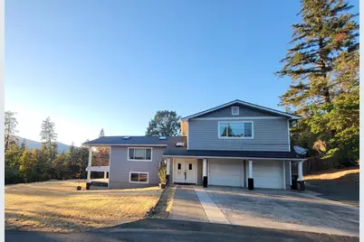 484 Shadow Hills Drive, Grants Pass, OR 97526 - Photo 1