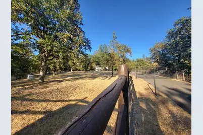 484 Shadow Hills Drive, Grants Pass, OR 97526 - Photo 2