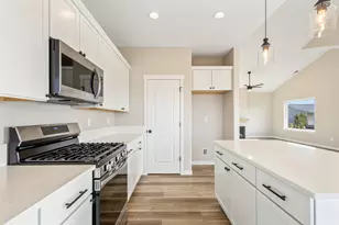 1050 SE Clover Ln, Madras, OR 97741 - Photo 12