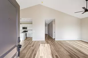 1050 SE Clover Ln, Madras, OR 97741 - Photo 4