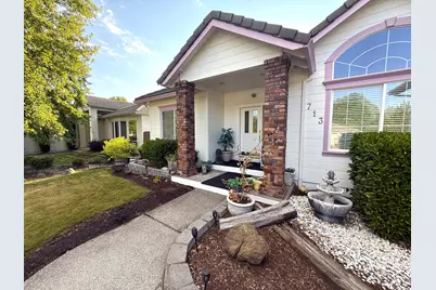 713 Eastridge Drive, Medford, OR 97504 - Photo 2