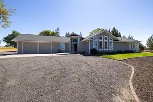 705 NE Chapel St, Madras, OR 97741 - Photo 2