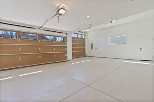 1391 NW Ochoa Dr, Bend, OR 97703 - Photo 8