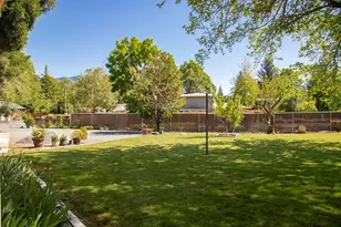 1195 E Park St, Grants Pass, OR 97527 - Photo 18