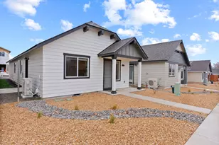 4034 SW Obsidian Pl, Redmond, OR 97756 - Photo 2