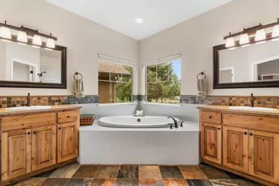 205 Vista Rim Drive, Redmond, OR 97756 - Photo 26
