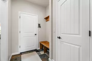 205 Vista Rim Dr, Redmond, OR 97756 - Photo 16