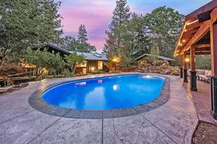 1065 S Shasta Ave, Eagle Point, OR 97524 - Photo 1