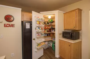 633 E Archwood Dr, Eagle Point, OR 97524 - Photo 12