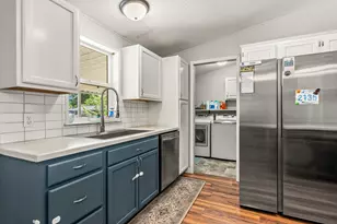 633 E Archwood Dr, Eagle Point, OR 97524 - Photo 8