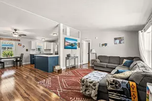 633 E Archwood Dr, Eagle Point, OR 97524 - Photo 4