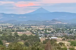 739 W Rolling Hills Dr, Eagle Point, OR 97524 - Photo 4