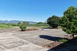 2027 Fairlane Dr, Medford, OR 97501 - Photo 38