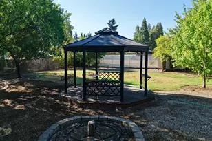 2027 Fairlane Dr, Medford, OR 97501 - Photo 32