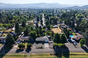 2027 Fairlane Dr, Medford, OR 97501 - Photo 40