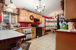 633 E Archwood Dr, Eagle Point, OR 97524 - Photo 4