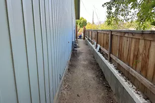 2233 Oakwood Dr, Medford, OR 97504 - Photo 30