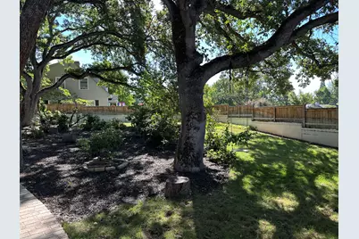 2233 Oakwood Drive, Medford, OR 97504 - Photo 2