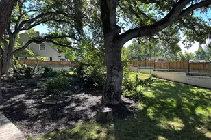 2233 Oakwood Dr, Medford, OR 97504 - Photo 2