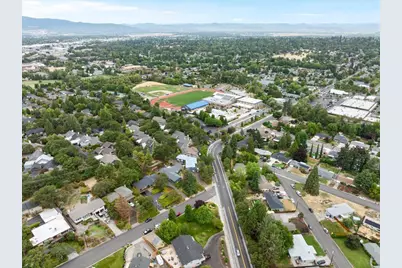 908 Black Oak Drive, Medford, OR 97504 - Photo 30