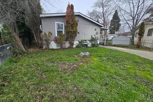 522 Meadow Ln, Eagle Point, OR 97524 - Photo 1