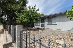 708 SW Bridge St, Grants Pass, OR 97526 - Photo 2