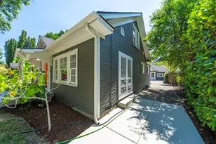 1016 Queen Anne Ave, Medford, OR 97504 - Photo 4
