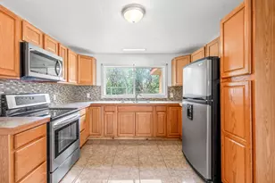 825 NW 3rd St, Madras, OR 97741 - Photo 10