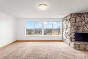 825 NW 3rd St, Madras, OR 97741 - Photo 6