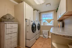 2204 Meals Dr, Medford, OR 97501 - Photo 48