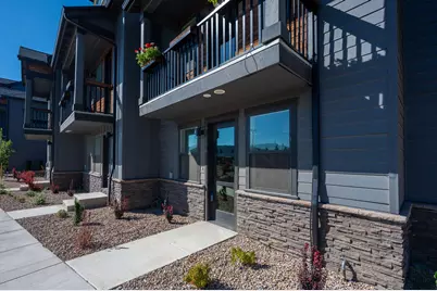 20530 NE Empire Avenue, Bend, OR 97701 - Photo 2