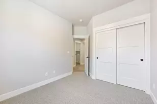 20530 NE Empire Ave, Bend, OR 97701 - Photo 18