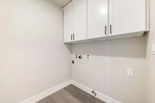 20530 NE Empire Ave, Bend, OR 97701 - Photo 28