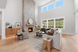 1355 NW Ochoa Dr, Bend, OR 97703 - Photo 2