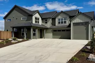 4317 SW Reindeer Ave, Redmond, OR 97756 - Photo 2
