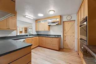 895 Casino Rd, Medford, OR 97501 - Photo 12