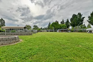 895 Casino Rd, Medford, OR 97501 - Photo 48