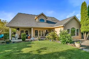 3909 Crystal Springs Dr, Medford, OR 97504 - Photo 44