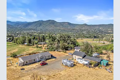 1330 N Mountain Avenue, Ashland, OR 97520 - Photo 1