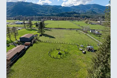 6324 E Evans Creek Road, Rogue River, OR 97537 - Photo 2
