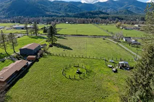 6324 E Evans Creek Rd, Rogue River, OR 97537 - Photo 2