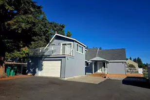 1390 Lakeshore Dr, Klamath Falls, OR 97601 - Photo 18