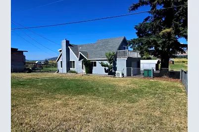 1390 Lakeshore Drive, Klamath Falls, OR 97601 - Photo 2