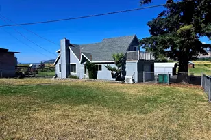 1390 Lakeshore Dr, Klamath Falls, OR 97601 - Photo 2