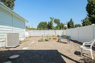 4425 W Main St, Medford, OR 97501 - Photo 12