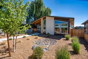 914 NW 19th St, Redmond, OR 97756 - Photo 2