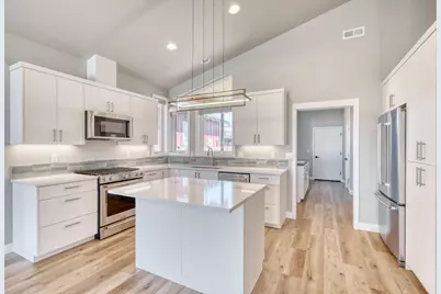 914 NW 19th Street, Redmond, OR 97756 - Photo 6