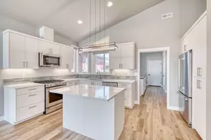 914 NW 19th St, Redmond, OR 97756 - Photo 6