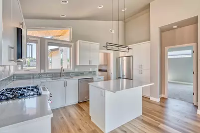 914 NW 19th Street, Redmond, OR 97756 - Photo 8